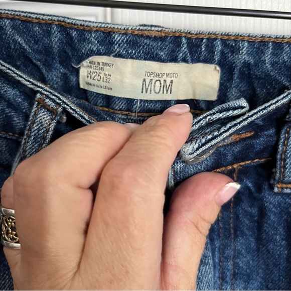TOPSHOP MOTO MOM JEANS SIZE 25 - Picture 6 of 11
